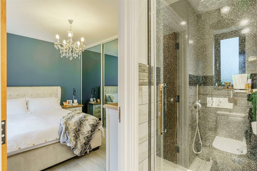 Primary En-Suite