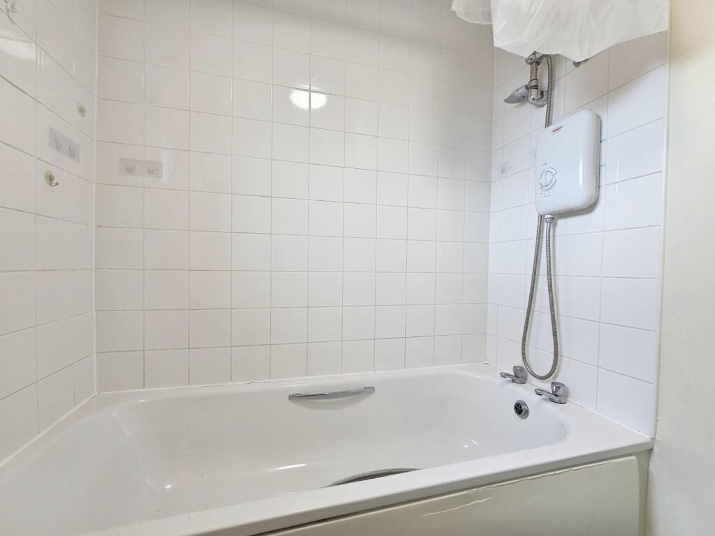 Bathroom 1.jpg