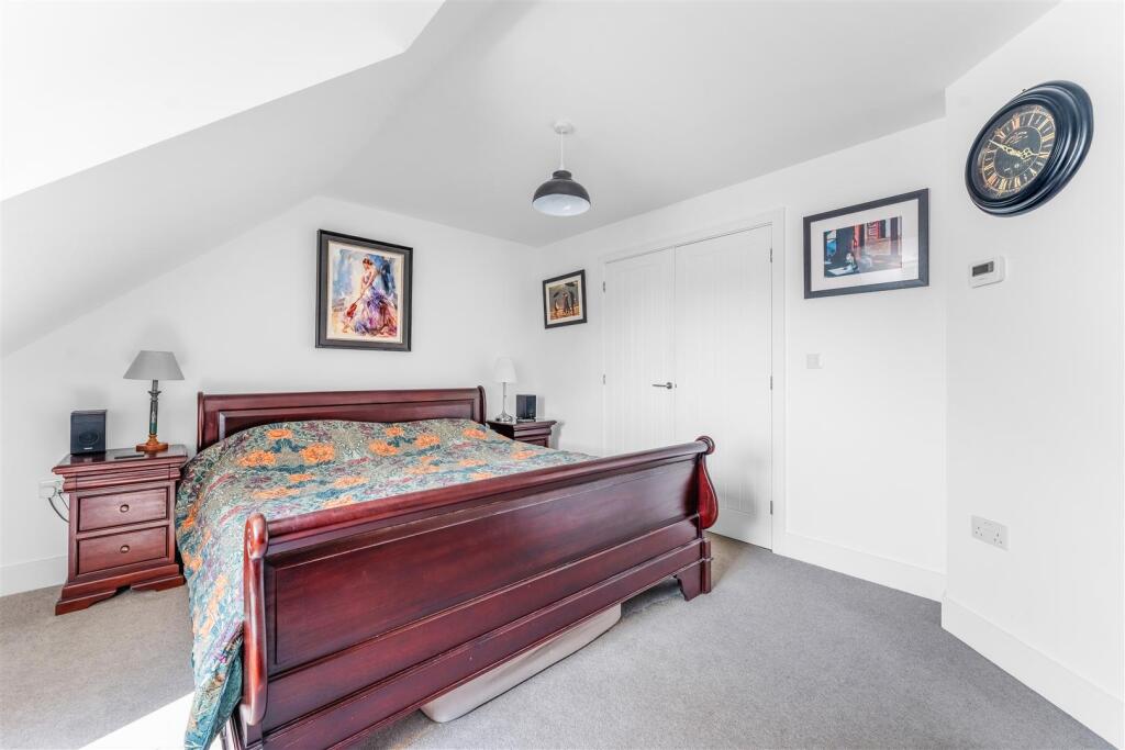 1.9 - principal bed with doors to dressing room.jp