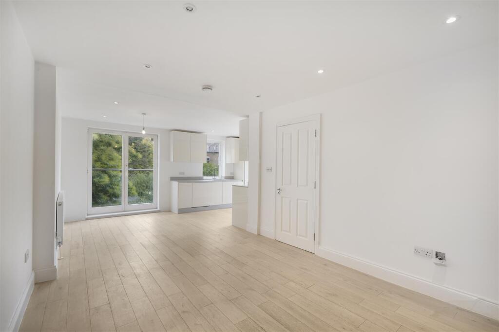 Flat 3, 25 Brougham Road - i72BLcmoxniEd3ToZ508.jp