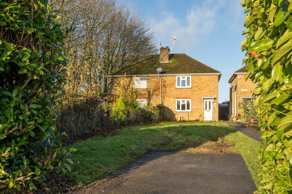 Front Garden/Driveway (3)