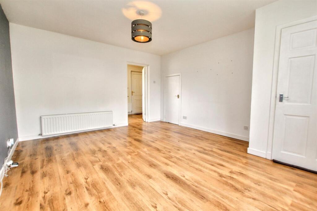 4- Lounge.jpg
