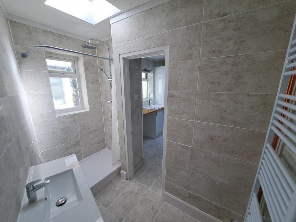 NEW SHOWER / WC