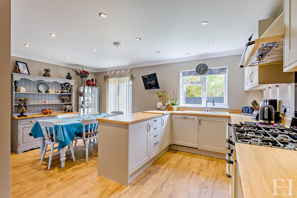 8646478-interiorW...