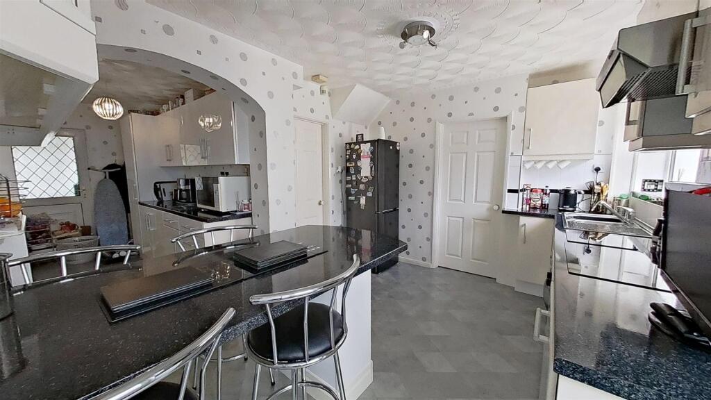 22-Worle-Avenue-07012025_121519.jpg
