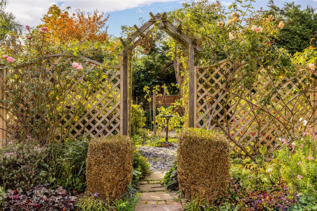 24 Winston Gardens (Boston)-16.jpg