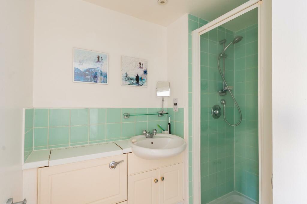 8S2CBR - Ensuite A.jpg