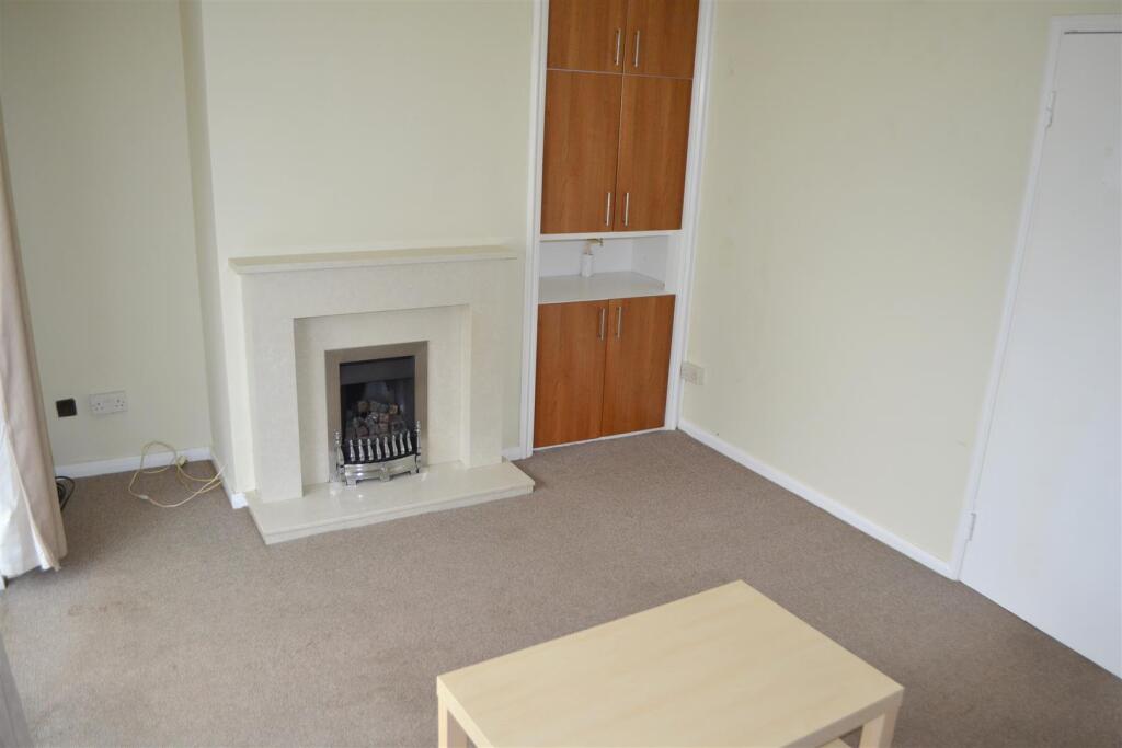 Lounge 2.JPG