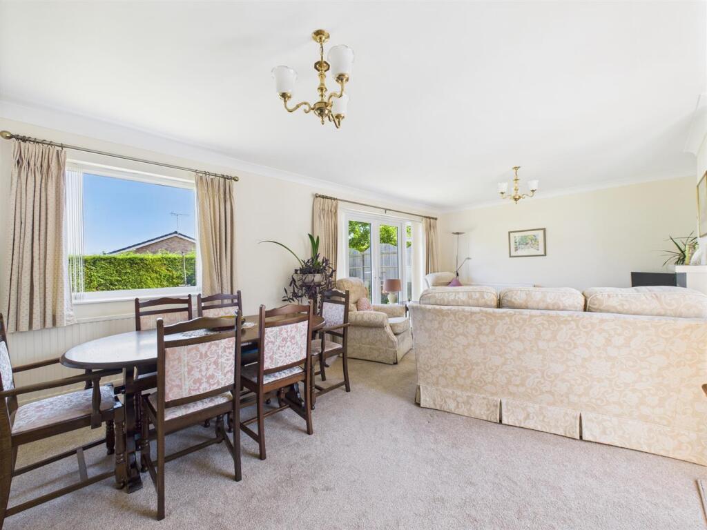 Impressive Lounge/Dining Room