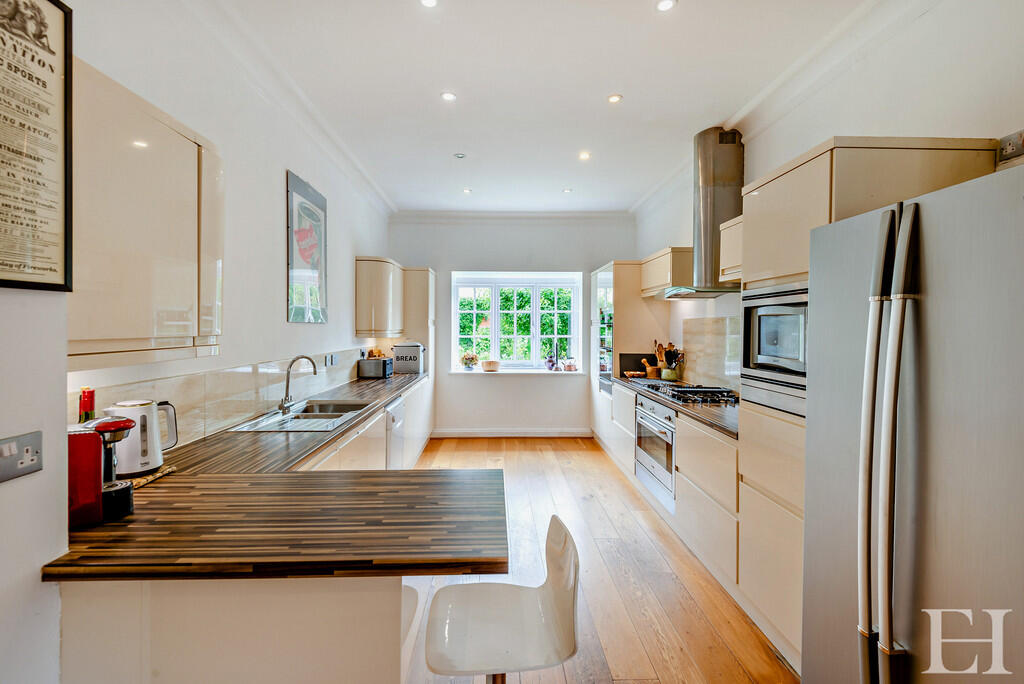 8608849-interiorW...