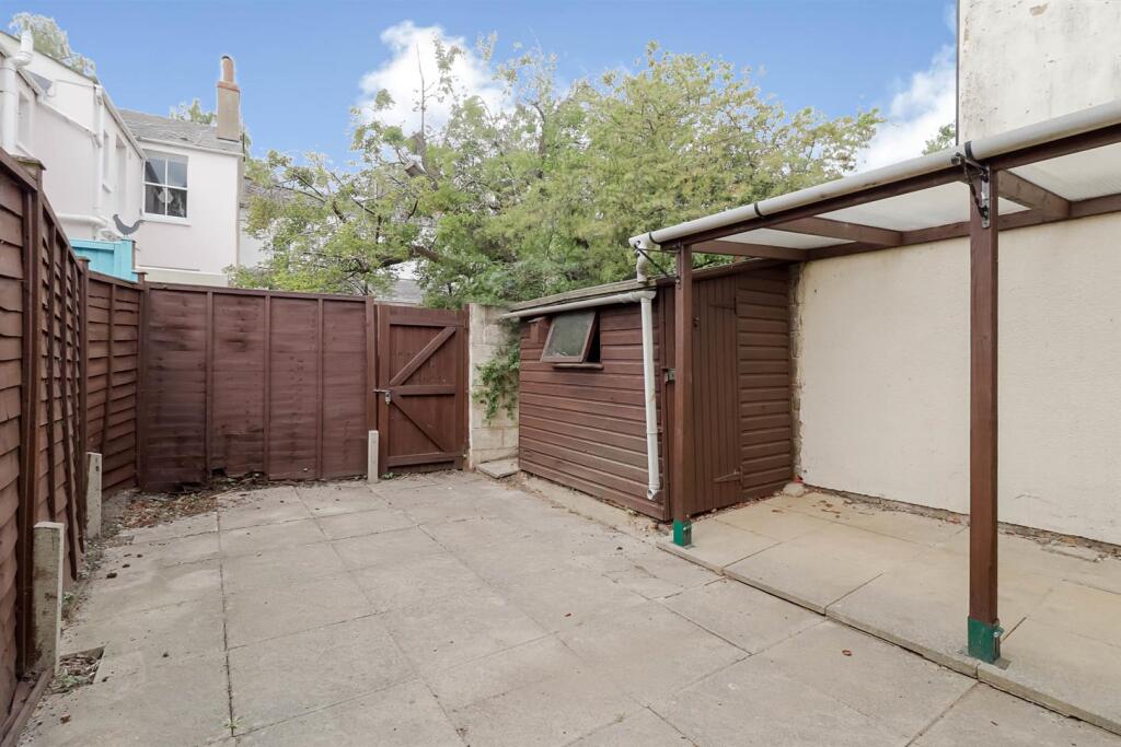 2-bed-house-leckhampton (7).jpg