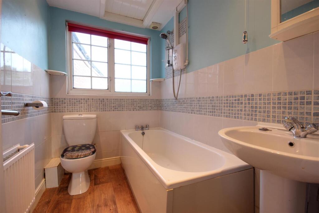BATHROOM/W.C