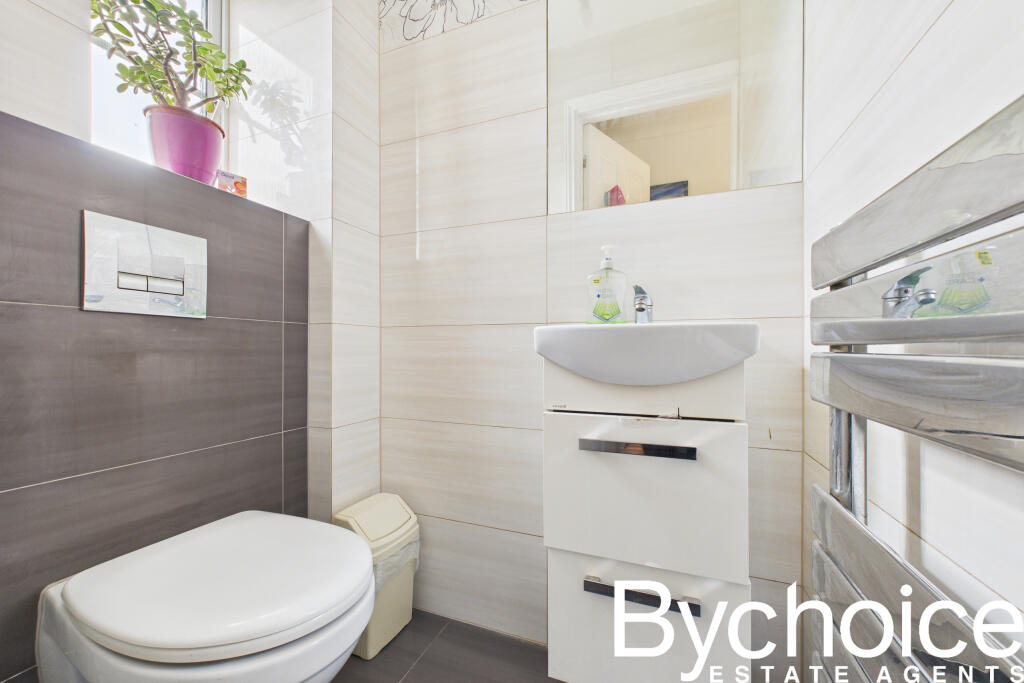 CAM05454G0-PR0063-STILL009