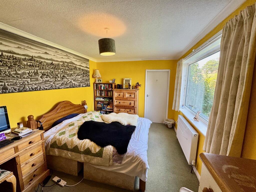 Bedroom 1.jpg