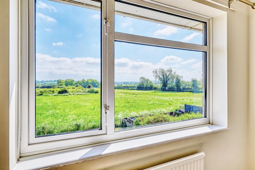 21-1 Fotheringhay rd
