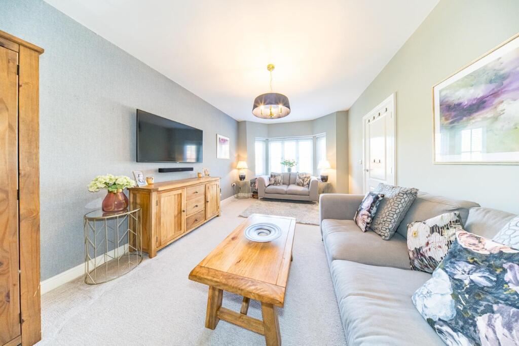 57 Emelia Drive lounge 2.jpg