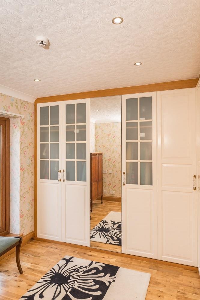 master dressing room.jpg