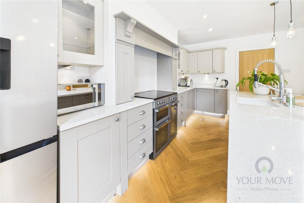 Kitchen/Dining Area