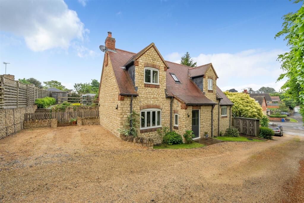 Emby House, 6a High Street, Greens Norton (23).jpg