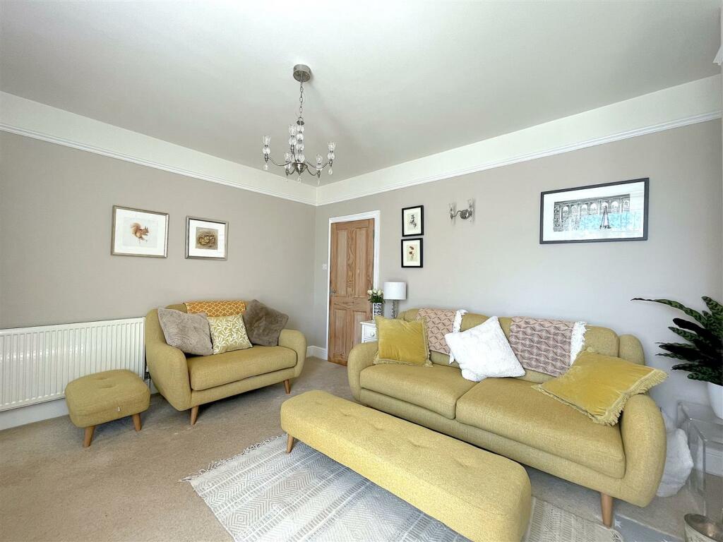 Living Room (3).jpeg