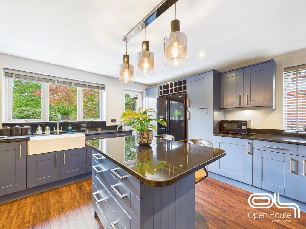 Kitchen / Living Area