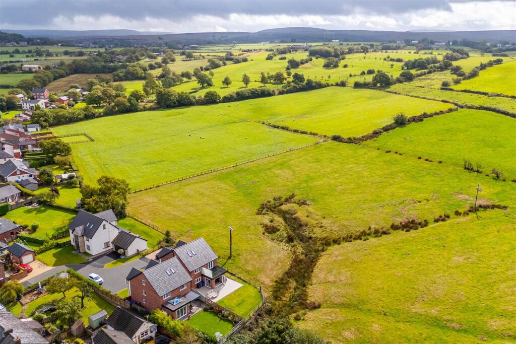 Aerial View - Surroundings