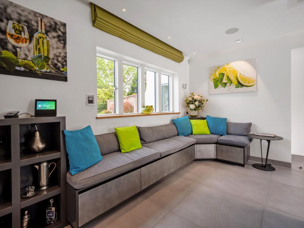 Kitchen seating area
