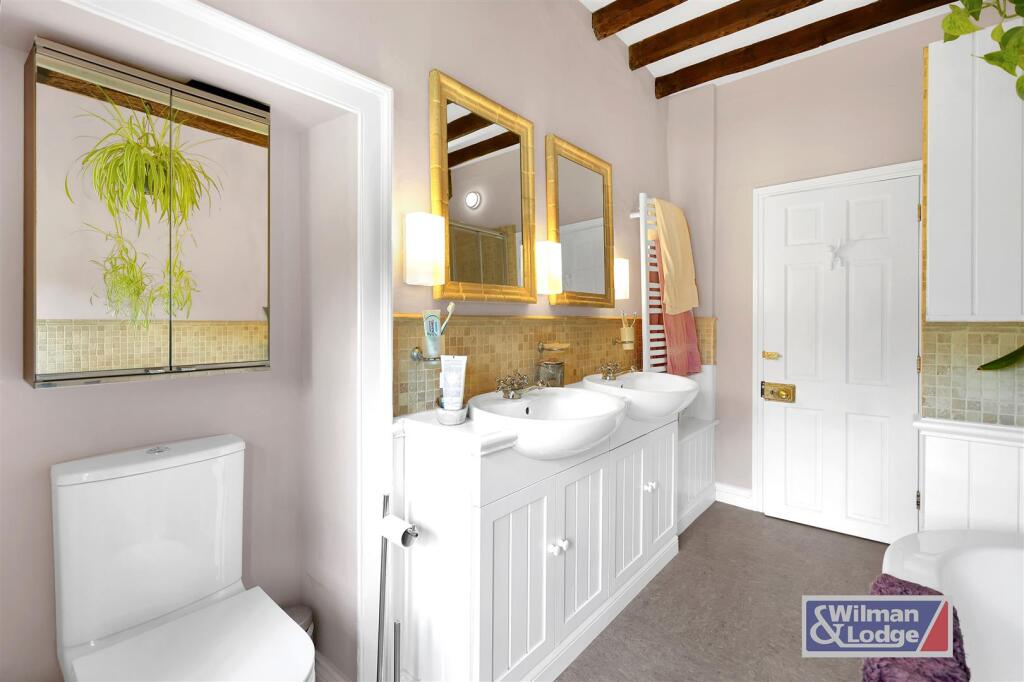 Four Double Bed Character Property in Steeton (40)