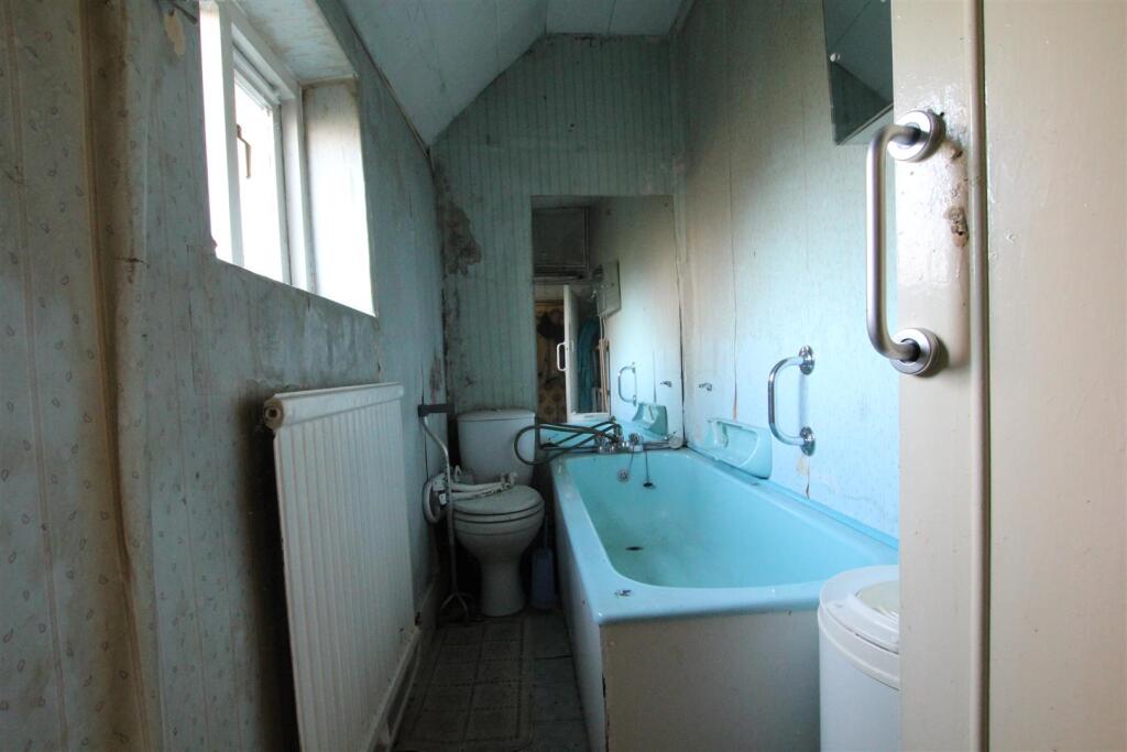 Bathroom.JPG