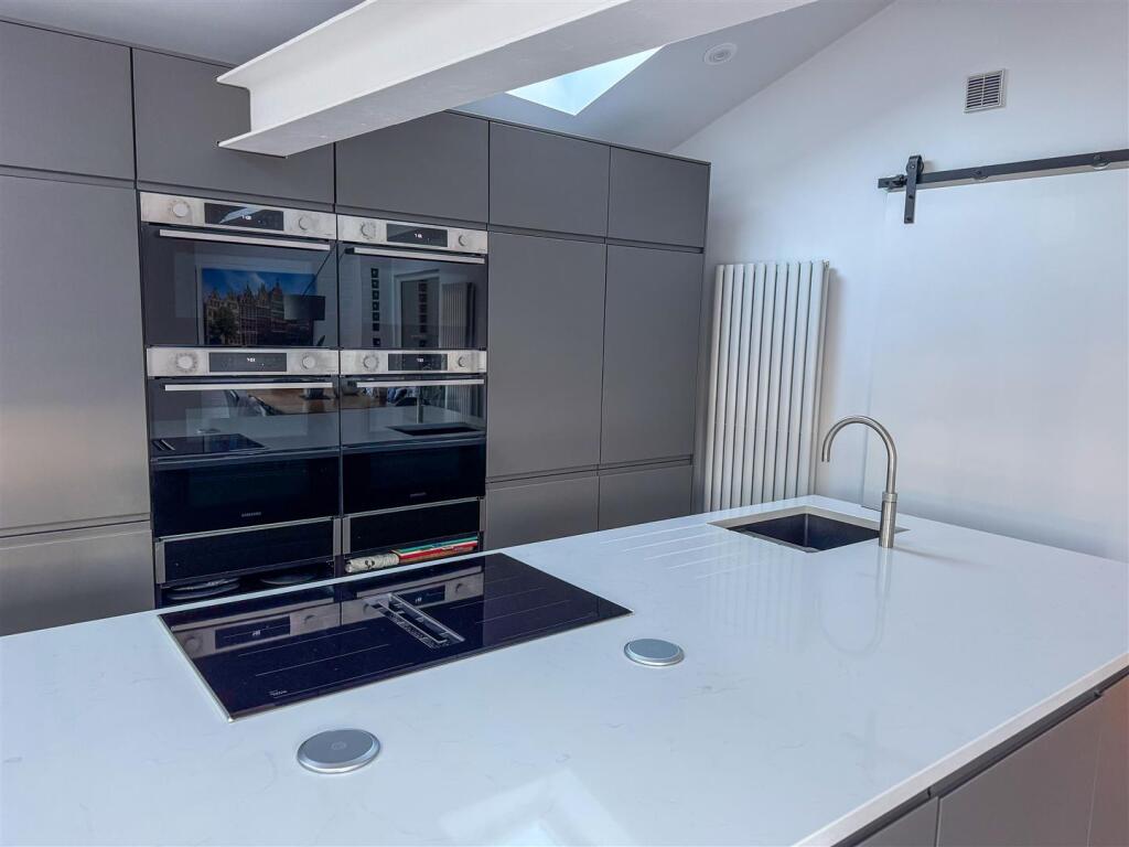 13 - Kitchen Closer.jpg