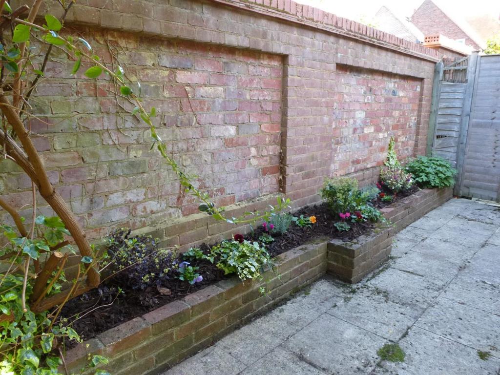 10 Jubilee Lane rear terrace 3.jpg