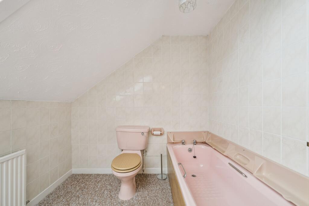 Family Bathroom Upstairs