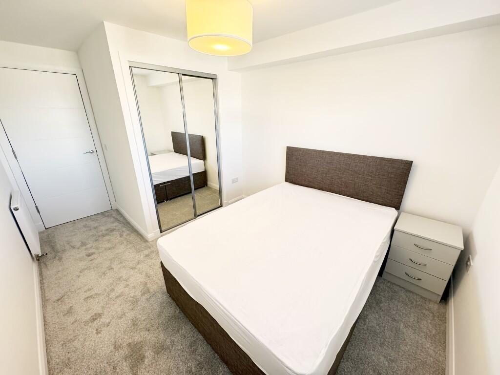 Bedroom 1 (2)