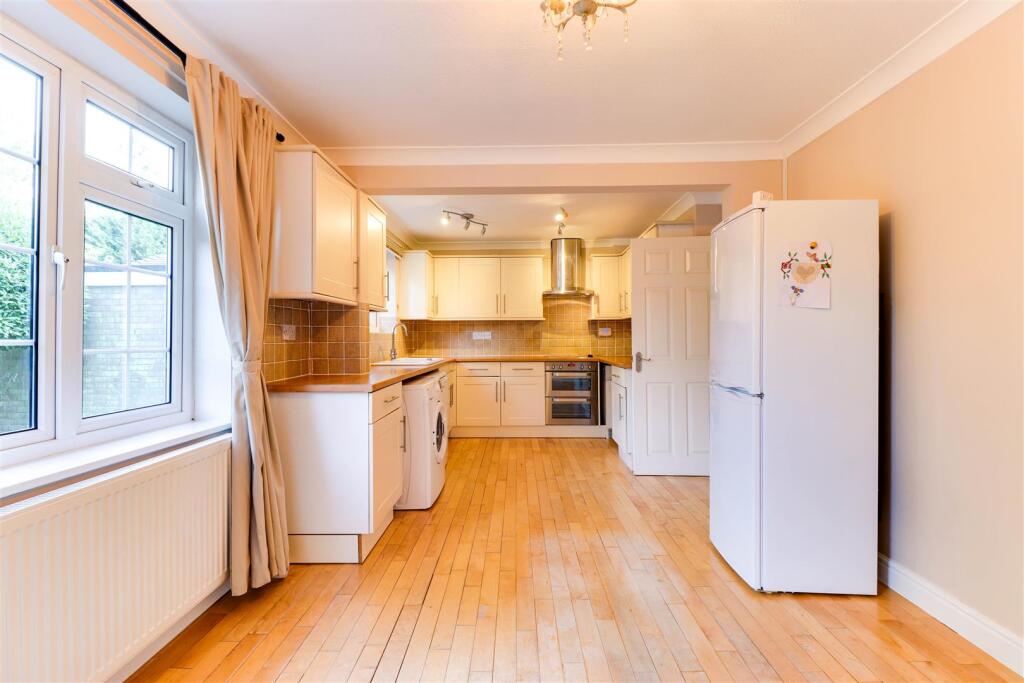 14. Kitchen diner 1.4.jpg