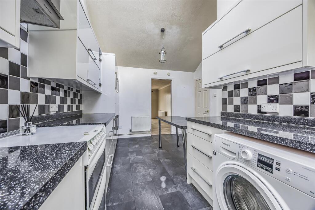 16 Brecon Close, New Milton-PorticoMarketing-O'Har