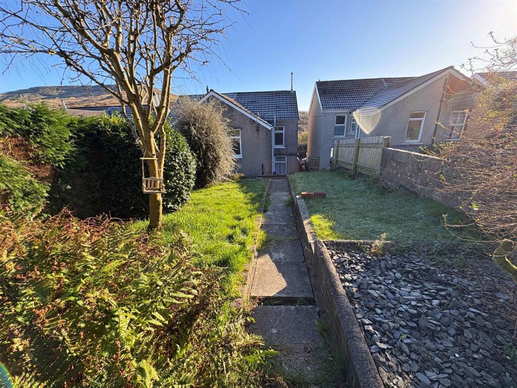 Rear Garden f (edit).jpg
