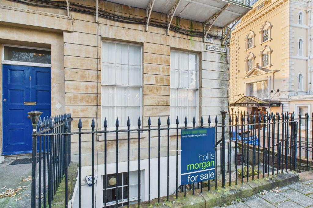 Building front 3.jpg