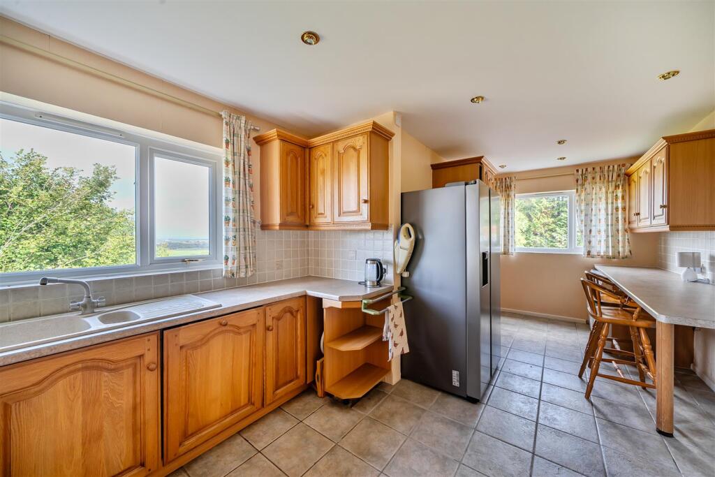 Kitchen / Breakfast Room