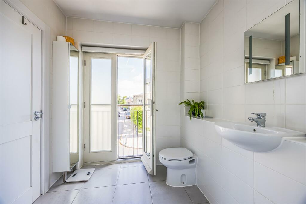 2 Charlotte Avenue, Chichester-Small-PorticoMarket