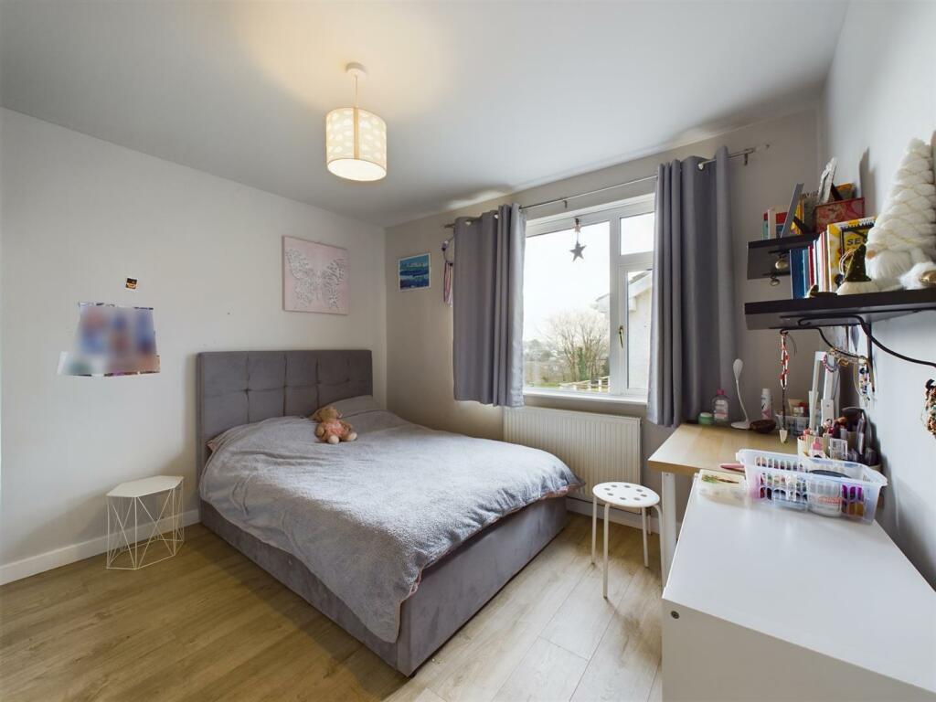 Bed 1.jpg