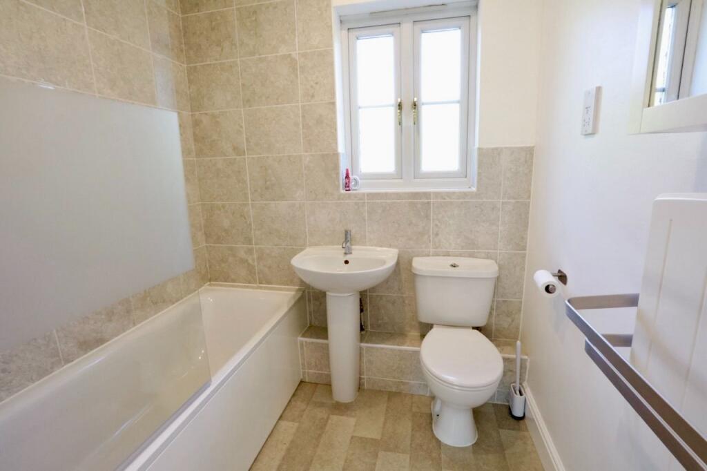 En-suite bathroom off bedroom.