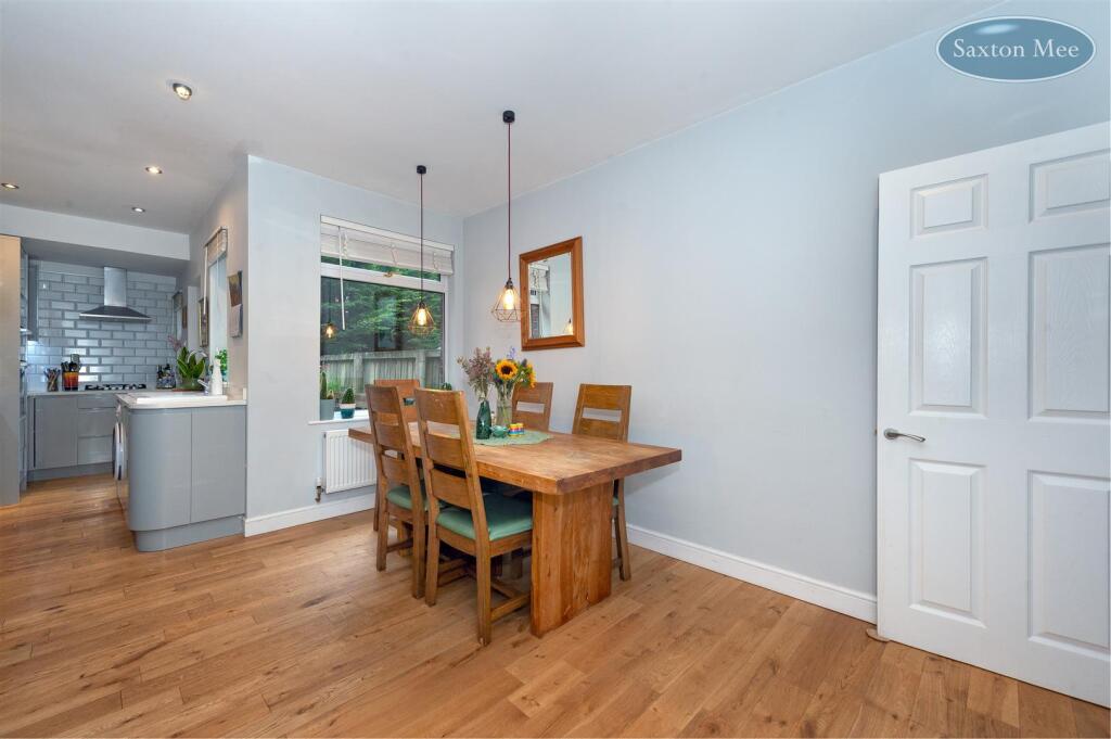 428 Springvale Rd - dining ro9om 2982.jpg