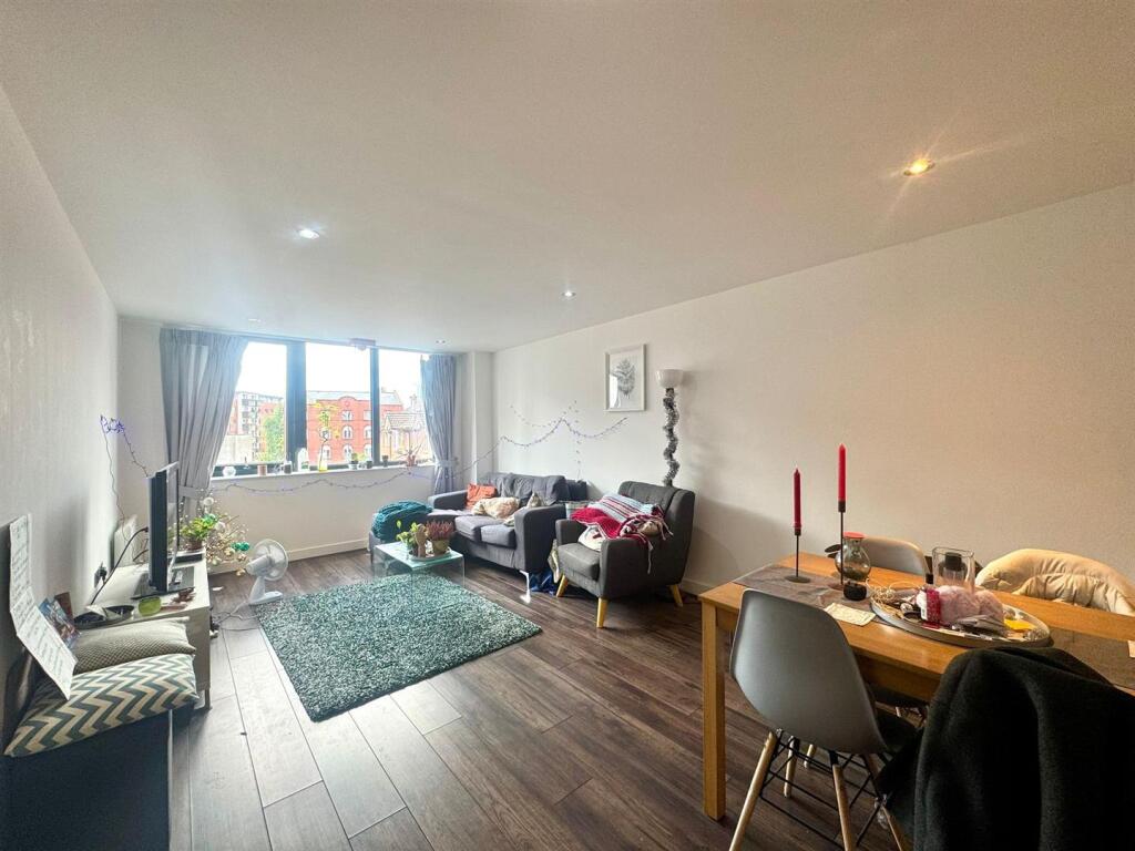 Living room pic 2.jpeg