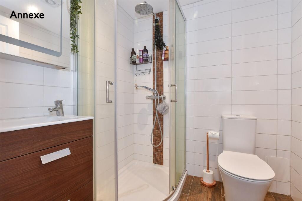 Annexe Shower Room