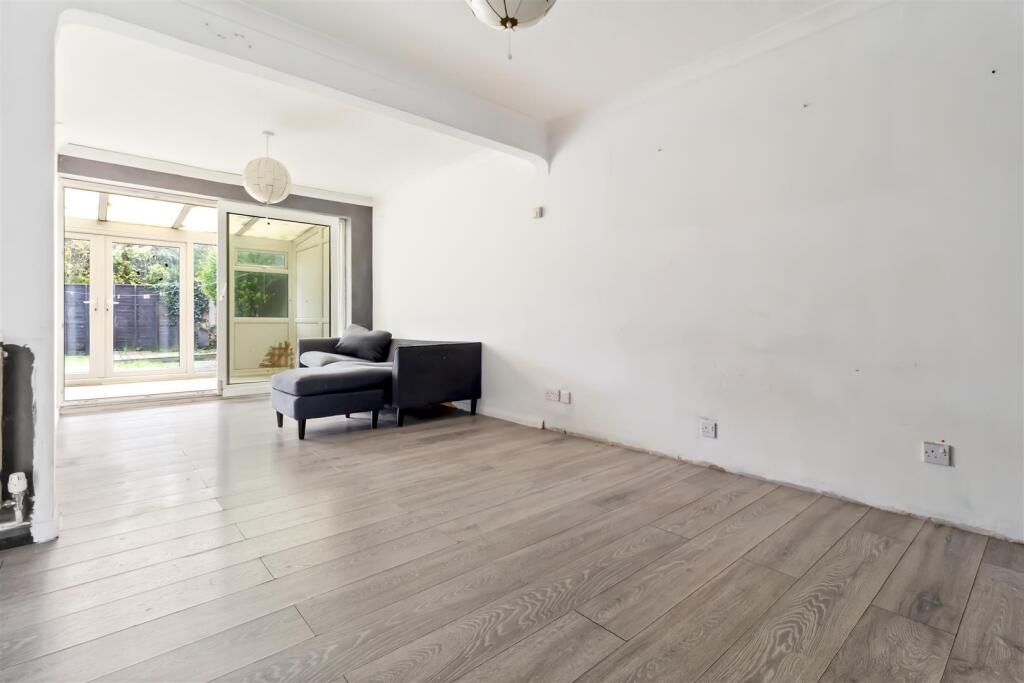 14 Willow Crescent-001.JPG