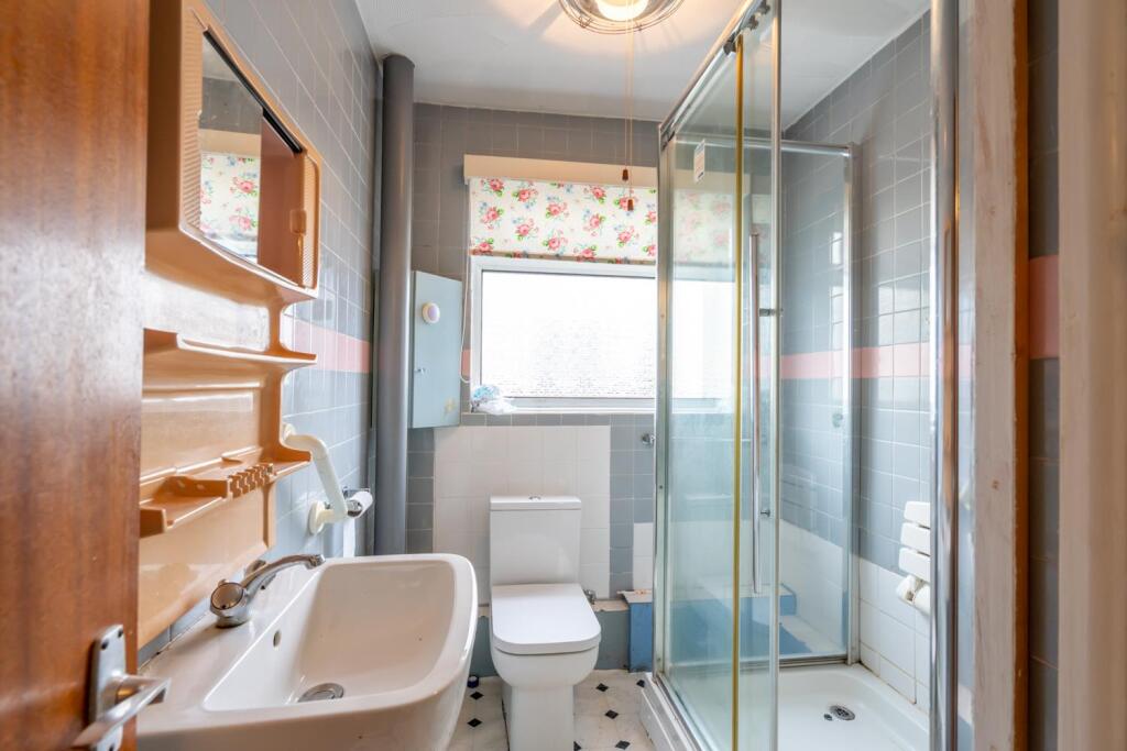 Shower Room.jpg