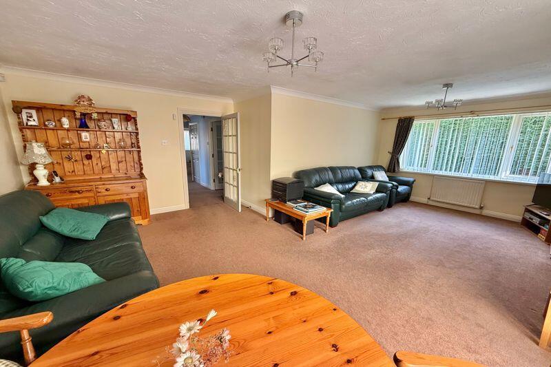 L-shaped Lounge/Dining Room