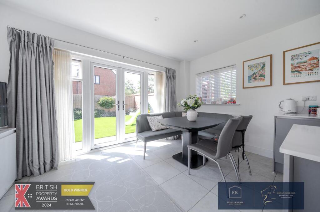 Kitchen Family Room.