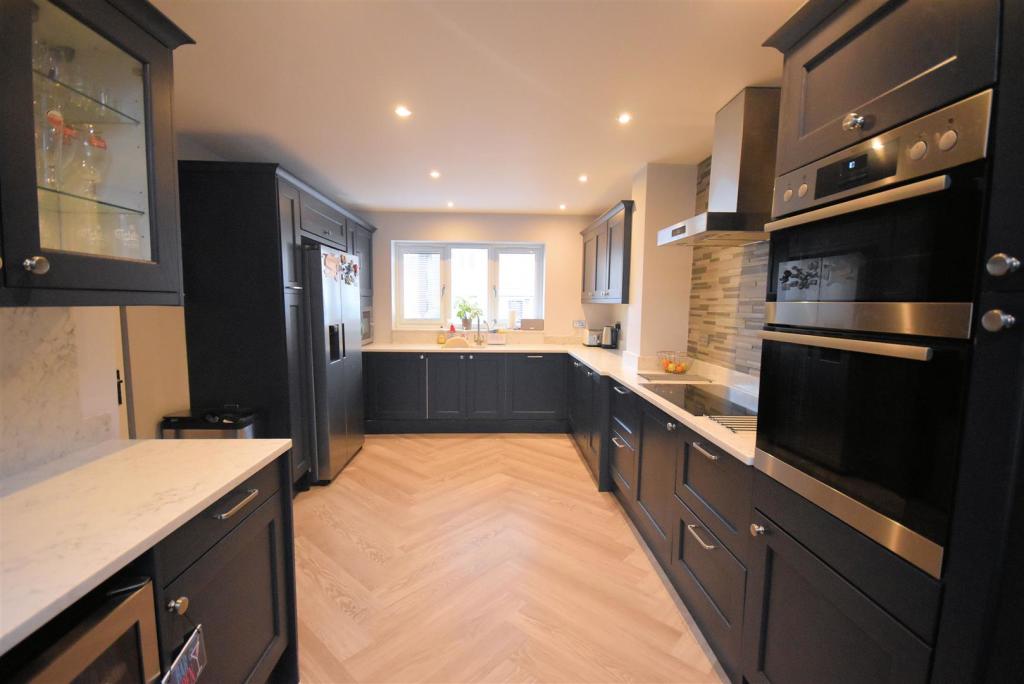 Kitchen 1.jpg
