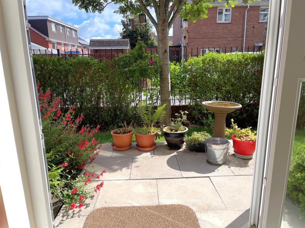 Patio/Communal Grounds